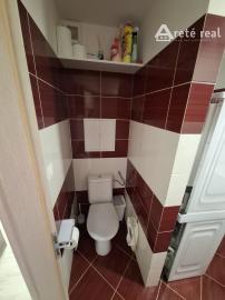 ARETÉ REAL-Ponúkame na predaj tehlový 2 izbový byt po rekonštrukcii, slnečný s loggiou, murovanou pivnicou v dedinke Šenkvice