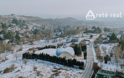 Areté real - Predaj nadštandardného rodinného domu s unikátnym projektom modernizácie a rozšírenia na rozľahlom pozemku s panoramatickým výhľadom v Limbachu