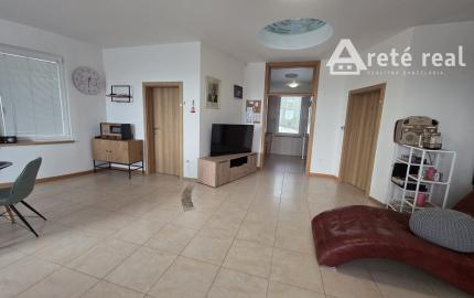 Areté real - Predaj nadštandardného rodinného domu s unikátnym projektom modernizácie a rozšírenia na rozľahlom pozemku s panoramatickým výhľadom v Limbachu