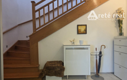 Areté real - Nadštandardný, priestranný 5-izbový byt v rodinnom dome  s parkovaním vo výbornej lokalite v Pezinku