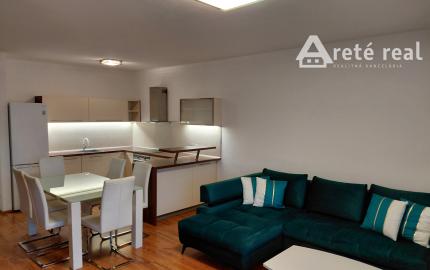 Areté real-prenájom slnečného 2 iz. bytu s balkónom, komorou, parkovacím státím, Slovenský Grob