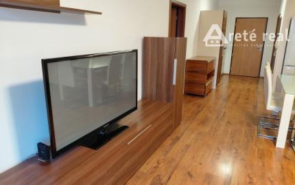 Areté real-prenájom slnečného 2 iz. bytu s balkónom, komorou, parkovacím státím, Slovenský Grob