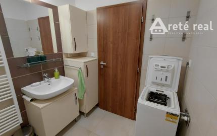 Areté real-prenájom slnečného 2 iz. bytu s balkónom, komorou, parkovacím státím, Slovenský Grob