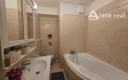 Areté real- Predaj výborne riešeného 2-izbového bytu s balkónom s pekným výhľadom v dobrej lokalite, ul. Jégého, Bratislava