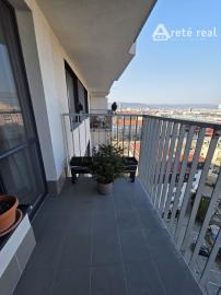 Areté real- Predaj výborne riešeného 2-izbového bytu s balkónom s pekným výhľadom v dobrej lokalite, ul. Jégého, Bratislava