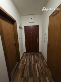 Areté real- Predaj výborne riešeného 2-izbového bytu s balkónom s pekným výhľadom v dobrej lokalite, ul. Jégého, Bratislava