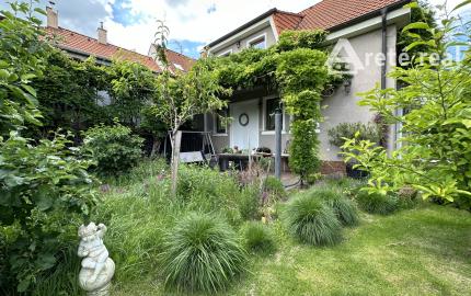 ARETÉ REAL - BÝVANIE S PODNIKANÍM V CENTRE PEZINKA, JESENSKÉHO A HOLUBYHO