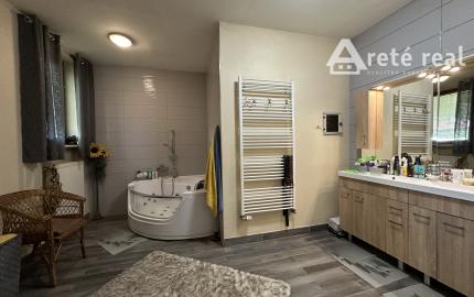 ARETÉ REAL - BÝVANIE S PODNIKANÍM V CENTRE PEZINKA, JESENSKÉHO A HOLUBYHO