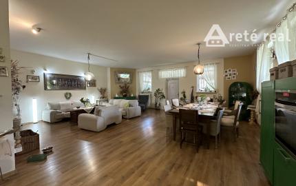 ARETÉ REAL - BÝVANIE S PODNIKANÍM V CENTRE PEZINKA, JESENSKÉHO A HOLUBYHO