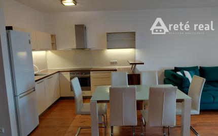 Areté real-prenájom slnečného 2 iz. bytu s balkónom, komorou, parkovacím státím, Slovenský Grob