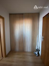 ARETÉ REAL – PRENÁJOM  ZARIADENÉHO 1-IZBOVÉHO BYTU S PARKOVANÍM, PEZINOK, MYSLENICKÁ