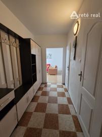 Areté real- Predaj priestranného 2-izbového bytu v dobrej lokalite, ul. Muškátová, Pezinok