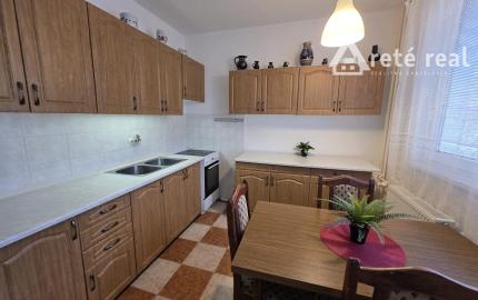 Areté real- Predaj priestranného 2-izbového bytu v dobrej lokalite, ul. Muškátová, Pezinok