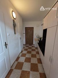 Areté real- Predaj priestranného 2-izbového bytu v dobrej lokalite, ul. Muškátová, Pezinok