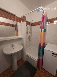 Areté real- Predaj priestranného 2-izbového bytu v dobrej lokalite, ul. Muškátová, Pezinok