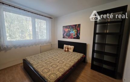 Areté real- Predaj priestranného 2-izbového bytu v dobrej lokalite, ul. Muškátová, Pezinok