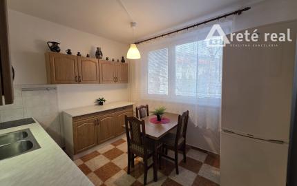 Areté real- Predaj priestranného 2-izbového bytu v dobrej lokalite, ul. Muškátová, Pezinok