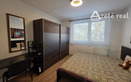 Areté real- Predaj priestranného 2-izbového bytu v dobrej lokalite, ul. Muškátová, Pezinok