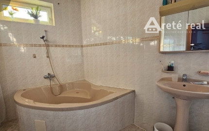 Areté real- Predaj výborne dispozične riešeného 4-izbového bytu s garážou v dobrej lokalite, ul. Silvánova, Pezinok