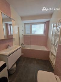 Areté real - Prenájom veľmi pekného 2-izbového bytu s parkovacím miestom v centre Pezinka, ul. Šancová