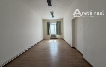 ARETÉ REAL – PRENÁJOM PRIESTRANNÉHO 3-IZBOVÉHO BYTU S PARKOVANÍM, SENEC, NÁM. 1. MÁJA