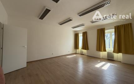 ARETÉ REAL – PRENÁJOM PRIESTRANNÉHO 3-IZBOVÉHO BYTU S PARKOVANÍM, SENEC, NÁM. 1. MÁJA