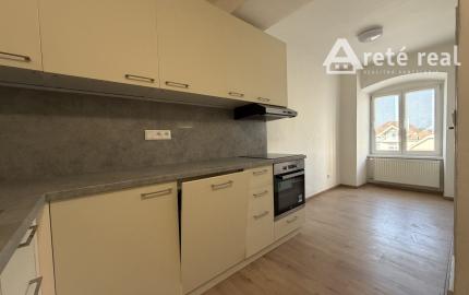 ARETÉ REAL – PRENÁJOM PRIESTRANNÉHO 3-IZBOVÉHO BYTU S PARKOVANÍM, SENEC, NÁM. 1. MÁJA