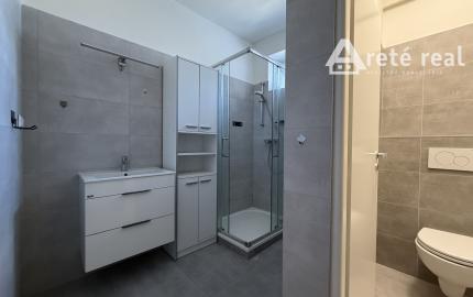 ARETÉ REAL – PRENÁJOM PRIESTRANNÉHO 3-IZBOVÉHO BYTU S PARKOVANÍM, SENEC, NÁM. 1. MÁJA