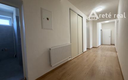 ARETÉ REAL – PRENÁJOM PRIESTRANNÉHO 3-IZBOVÉHO BYTU S PARKOVANÍM, SENEC, NÁM. 1. MÁJA