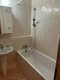 Areté real - Prenájom garsónky s veľkorysou výmerou a preskleným balkónom v novostavbe na Pezinskej ulici v Senci s rýchlym napojením na BA