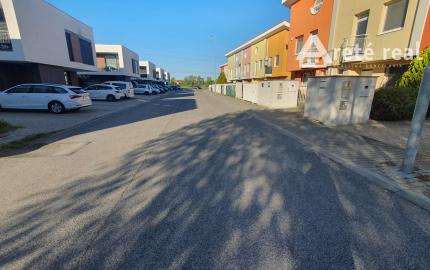 Areté real- Prenájom 2i bytu s predzáhradkou a parkovaním