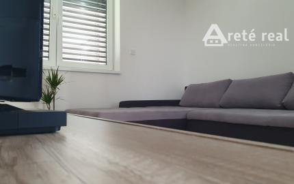 Areté real- Prenájom 2i bytu s predzáhradkou a parkovaním