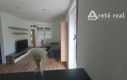 Areté real- Prenájom 2i bytu s predzáhradkou a parkovaním