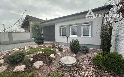 ARETÉ REAL - PRENÁJOM PRIESTRANNÉHO RODINNÉHO DOMU S DVOJGARÁŽOU, KAPLNA