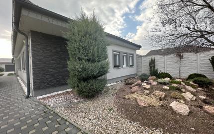 ARETÉ REAL - PRENÁJOM PRIESTRANNÉHO RODINNÉHO DOMU S DVOJGARÁŽOU, KAPLNA