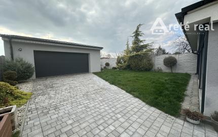 ARETÉ REAL - PRENÁJOM PRIESTRANNÉHO RODINNÉHO DOMU S DVOJGARÁŽOU, KAPLNA