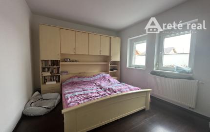 ARETÉ REAL - PRENÁJOM PRIESTRANNÉHO RODINNÉHO DOMU S DVOJGARÁŽOU, KAPLNA