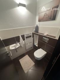 ARETÉ REAL - PRENÁJOM PRIESTRANNÉHO RODINNÉHO DOMU S DVOJGARÁŽOU, KAPLNA