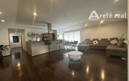 ARETÉ REAL - PRENÁJOM PRIESTRANNÉHO RODINNÉHO DOMU S DVOJGARÁŽOU, KAPLNA