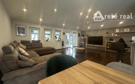 ARETÉ REAL - PRENÁJOM PRIESTRANNÉHO RODINNÉHO DOMU S DVOJGARÁŽOU, KAPLNA