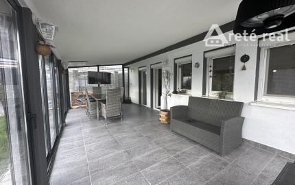 ARETÉ REAL - PRENÁJOM PRIESTRANNÉHO RODINNÉHO DOMU S DVOJGARÁŽOU, KAPLNA