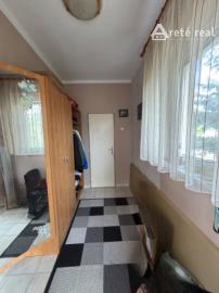 ARETÉ REAL- Ponúkame na predaj rodinný dom v tichej časti v meste MODRA, na slnečnom pozemku s veľkorysou výmerou 1790m2