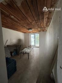 ARETÉ REAL- Ponúkame na predaj rodinný dom v tichej časti v meste MODRA, na slnečnom pozemku s veľkorysou výmerou 1790m2