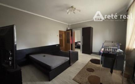 ARETÉ REAL- Ponúkame na predaj rodinný dom v tichej časti v meste MODRA, na slnečnom pozemku s veľkorysou výmerou 1790m2