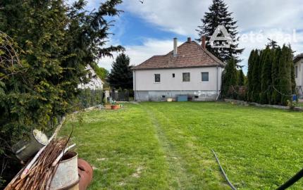 ARETÉ REAL- Ponúkame na predaj rodinný dom v tichej časti v meste MODRA, na slnečnom pozemku s veľkorysou výmerou 1790m2