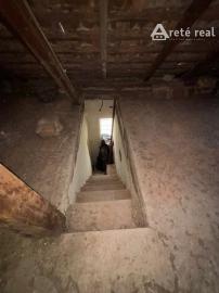 ARETÉ REAL- Ponúkame na predaj rodinný dom v tichej časti v meste MODRA, na slnečnom pozemku s veľkorysou výmerou 1790m2