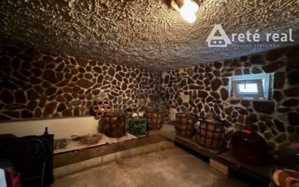 ARETÉ REAL- Ponúkame na predaj rodinný dom v tichej časti v meste MODRA, na slnečnom pozemku s veľkorysou výmerou 1790m2