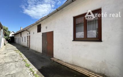 ARETÉ REAL - PRIPRAVUJEME PREDAJ VINÁRSKEHO RODINNÉHO DOMU S HOSPODÁRSKOU BUDOVOU V CENTRE MODRY, DOLNÁ