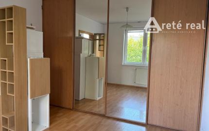 Priestranný 2-izbový byt, loggia, Nivy, 54 m2, vlastný kotol