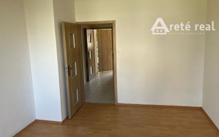 ARETÉ REAL - PONÚKAME NA PREDAJ  1-IZBOVÝ BYT  v STUPAVE, KÚPOU VOĽNÝ